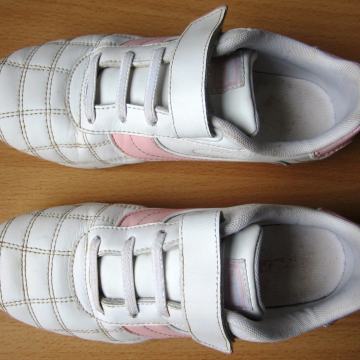 Dekliški čevlji št. 34