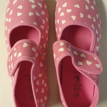 Novi dekliški copatki št 35