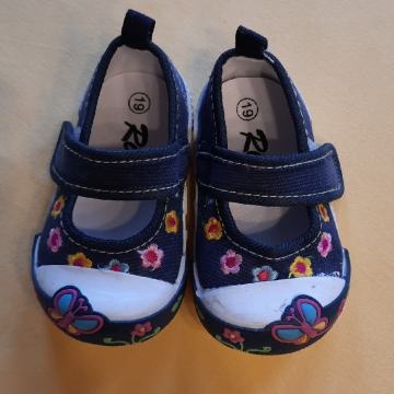 Dekliški mehki platneni čevlji št. 19