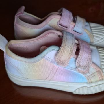 dekliški modni / športni čevlji - teniske št. 25/26