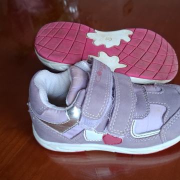 dekliški modni / športni čevlji - teniske  št. 25