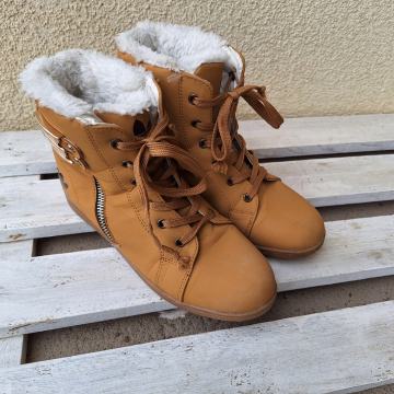 Dekliški - otroški zimski gležnarji Adidas, velikost 36