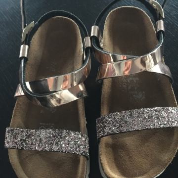 Dekliški sandali št.33