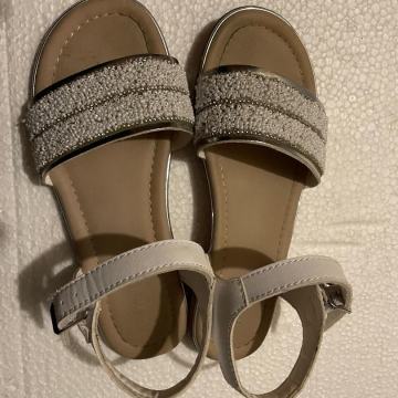 Dekliški sandali - št. 35