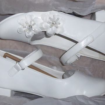 Dekliški svečani, elegantni čeveljčki s peto, beli, št. 32