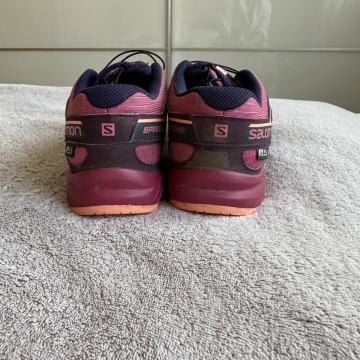 Dekliški Tekaški čevlji Salomon,št. 35, kot novi,