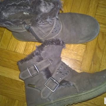 Dekliški jesensko-zimski visoki čevlji št. 34.