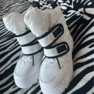 Dekliški zimski škornji