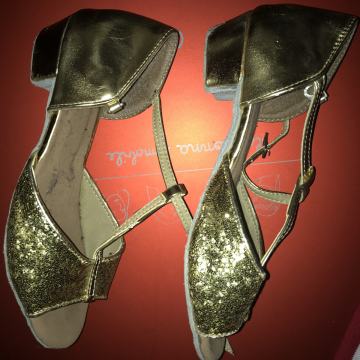 Dekliški zlati plesni čeveljčki čevlji št. 35