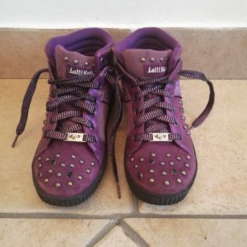 Dekliški čevlji, št. 36