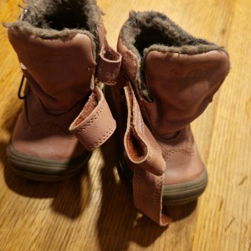 Froddo podloženi škorenjčki velikost 21