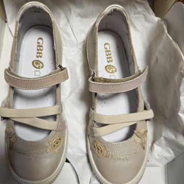 GBB novi usnjeni čevlji Majry Jane model EU 31