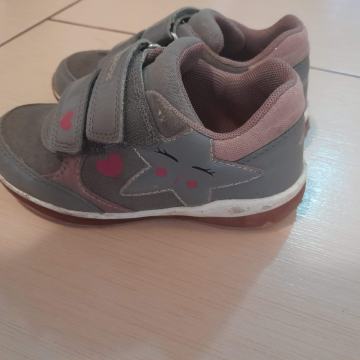 GEOX čevlji št. 26