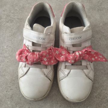 Geox dekliški čevlji za prosti čas na ježka, velikosti 33