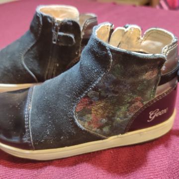 Geox dekliški gležnarji (črni z motivom rožic) št. 27