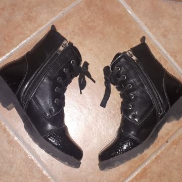 Gležnarji škornji črni deklica št.34