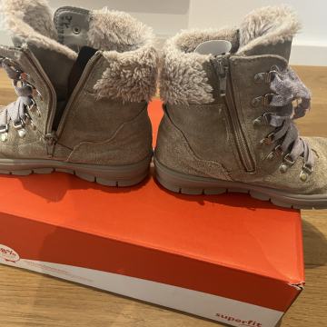 Gore- tex zimski škornji 32