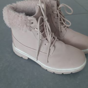 modna dekliška obutev piščančki