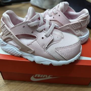 Nike superge št. 25