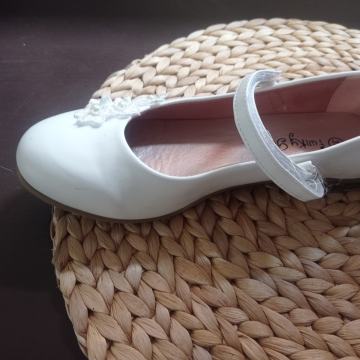 Otoške bele balerinke št. 35