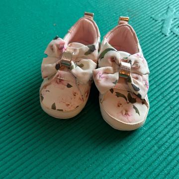 Otroški čeveljčki, št. 19