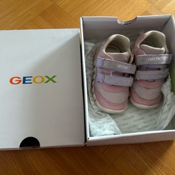 Otroški čevlji Geox št. 19