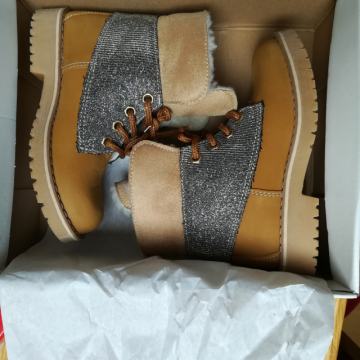 Otroški čevlji oz. gležnjarji - usnjeni (novi) št. 27