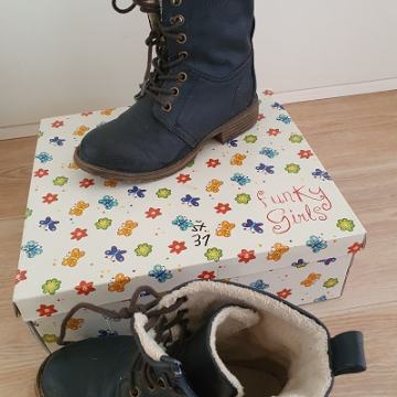 Otroški čevlji št. 31