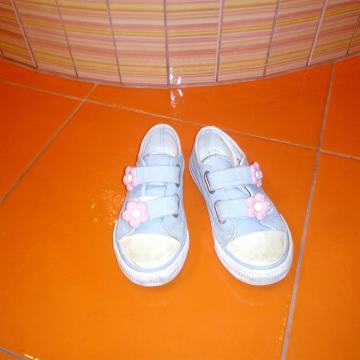 Otroški dekliški čevlji čeveljci Vty številka 26