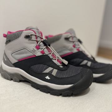 Otroški pohodni čevlji – št. 35