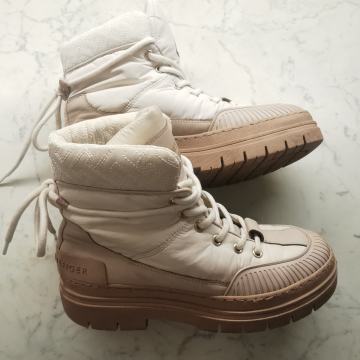 Otroški visoki čevlji Tommy Hilfiger št. 36