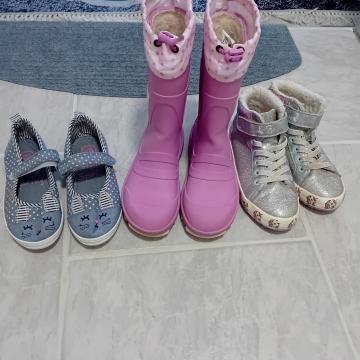 Prodam komplet obutve v št. 30/31