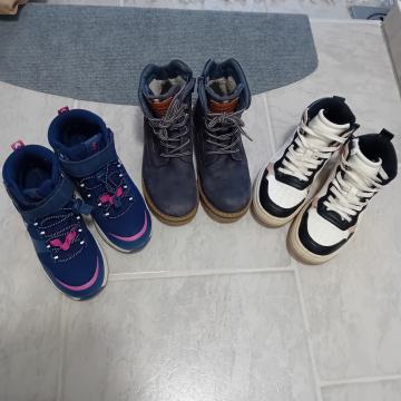 Prodam komplet obutve v št 32