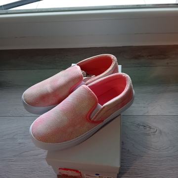 Prodam novo obutev za punčko v št.33