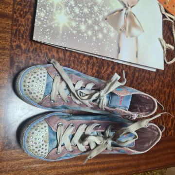 Sketchers Twinkle Toes s krilci LED št. 32