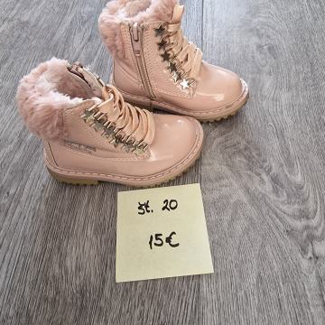 Škornji, copati, sandali, superge, čevlji za v vodo