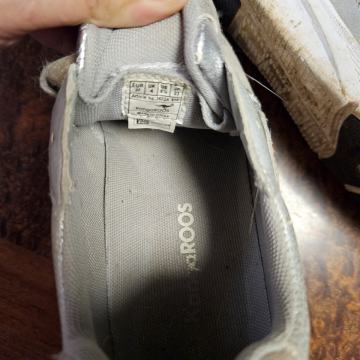 Srebrne Kangaroos superge 37 malo rabljene