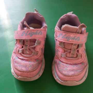 Superge skechers št. 22