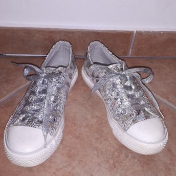 Teniske-superge-čevlji srebrni deklica št.33