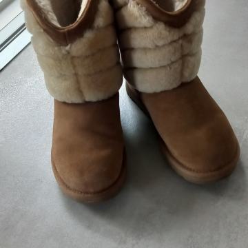 UGG 36