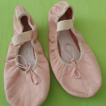 Usnjeni baletni copatki št.33