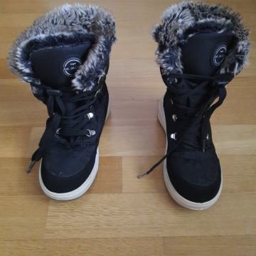 ZIMSKI ČEVLJI ŠT.34
