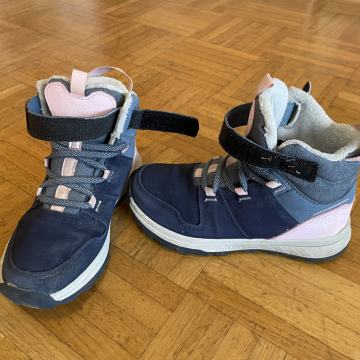 Zimski dekliški škornji št. 31, odlično ohranjeni