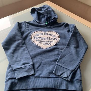 dekliški pulover Benetton s kapuco 128