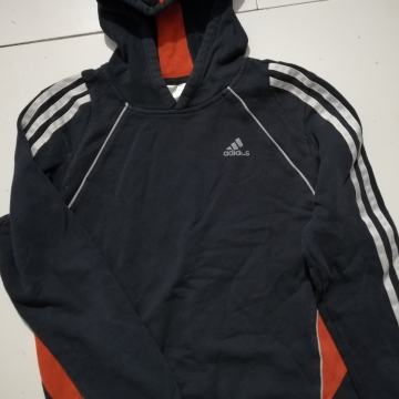 Prodam pulover s kapuco adidas 140
