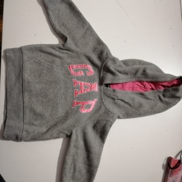 Pulover s kapuco Gap 12-18 mes./86-92