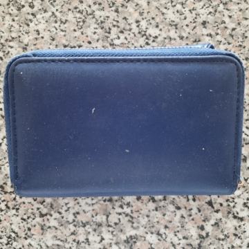modra ženska denarnica