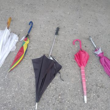 5 pokvarjenih dežnikov za inštalacijo