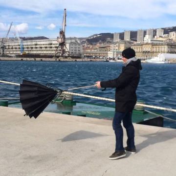 Dežnik odporen na veter Pero Umbrelo 114 cm, deževni dan