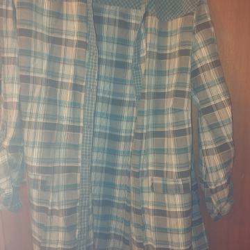 2 ohranjeni srajci xl  ena cena